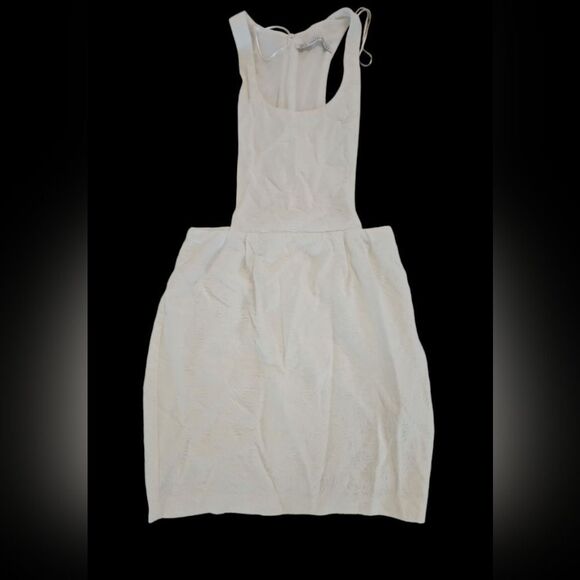 Elegant Cream Sleeveless Dress - Picture 1 of 3